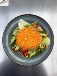 KEÇİ PEYNİRİ SALATASI