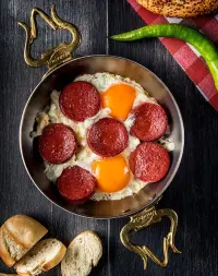 SUCUKLU YUMURTA